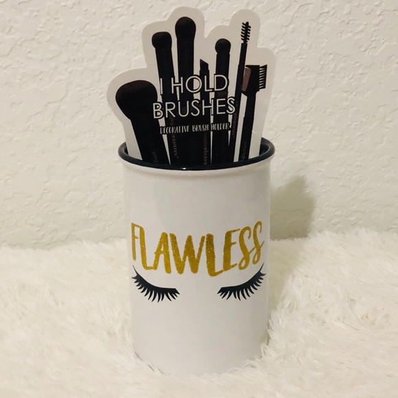Accessories - 🆕 Flawless glitter & black makeup brush holder